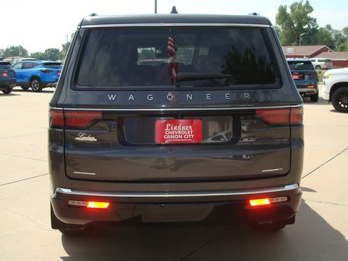 Used 2022 Jeep Wagoneer Series II AWD/4WD image 5