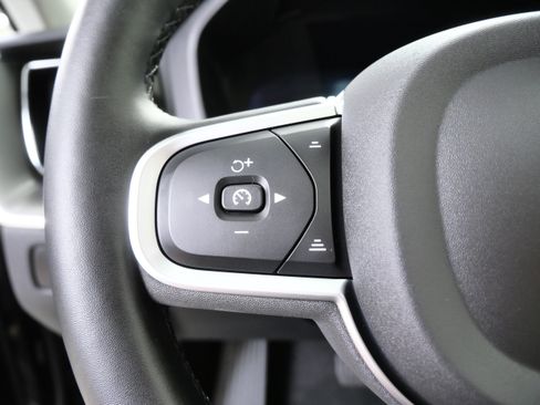 Used 2025 Volvo XC60 B5 Core AWD/4WD image 27