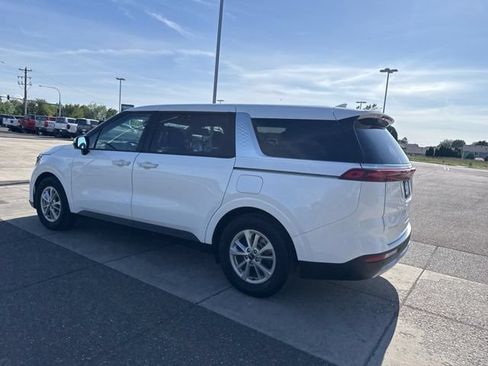 Used 2024 Kia Carnival LX FWD image 9