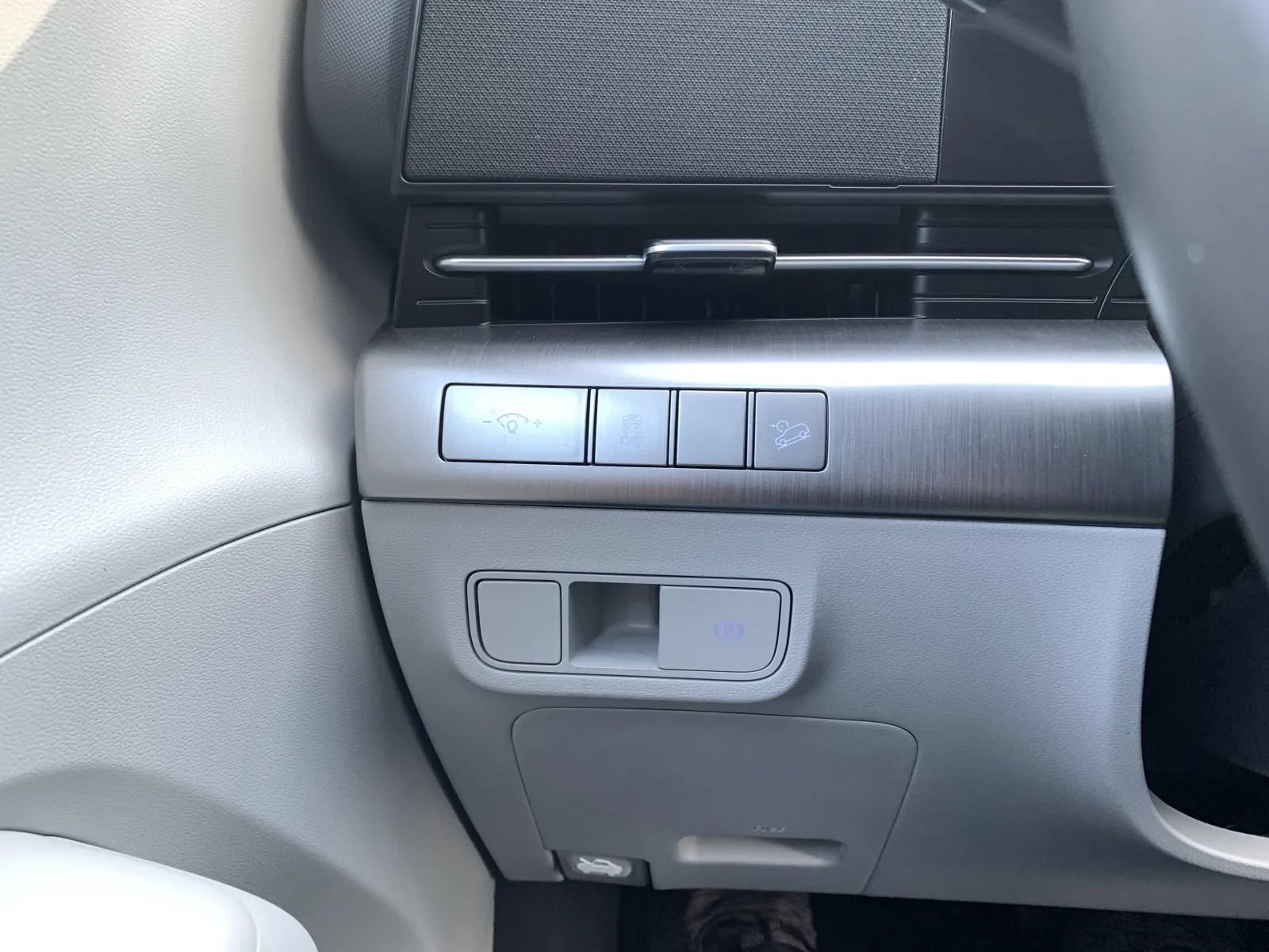 Used 2025 Hyundai Kona SEL FWD image 18