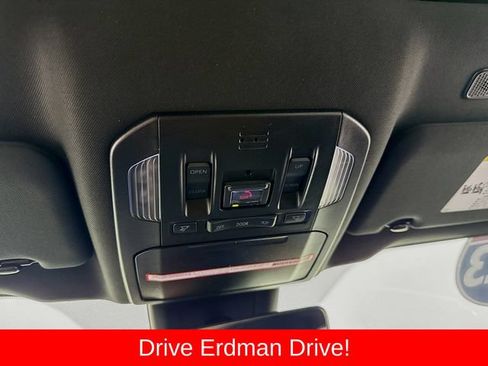 Used 2023 Toyota Highlander XSE FWD image 18