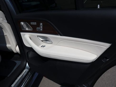 New 2026 Mercedes-Benz GLS 450 4MATIC image 11