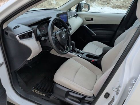 Used 2023 Toyota Corolla Cross L image 11