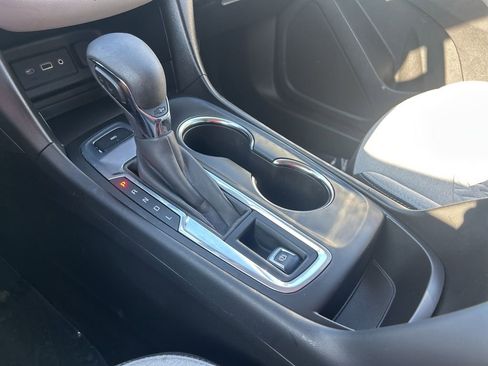 Used 2022 Chevrolet Equinox LS AWD/4WD image 32