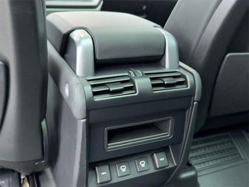 Used 2022 Land Rover Defender 110 SE image 44