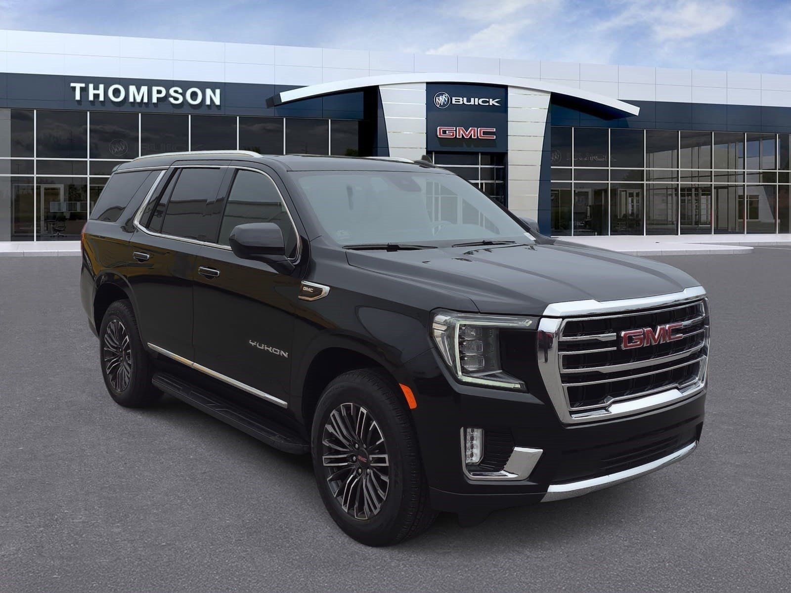 Used 2024 GMC Yukon SLT AWD/4WD image 1
