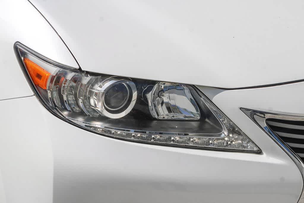Used 2013 Lexus ES 300h w/ Premium Pkg FWD image 10