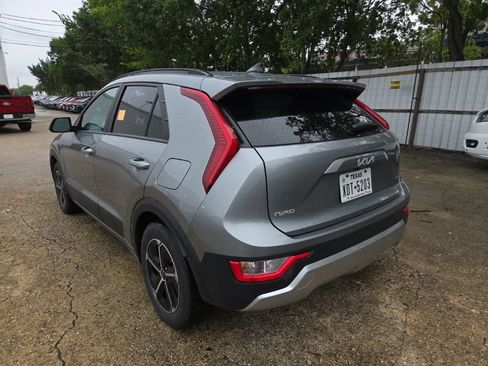 Used 2025 Kia Niro LX FWD image 8