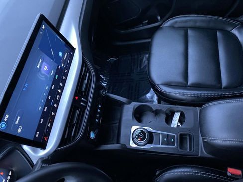 Certified 2025 Ford Escape Platinum image 24