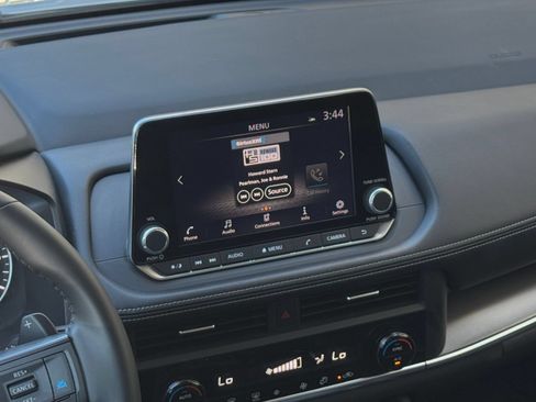 Used 2025 Nissan Rogue SV FWD image 14