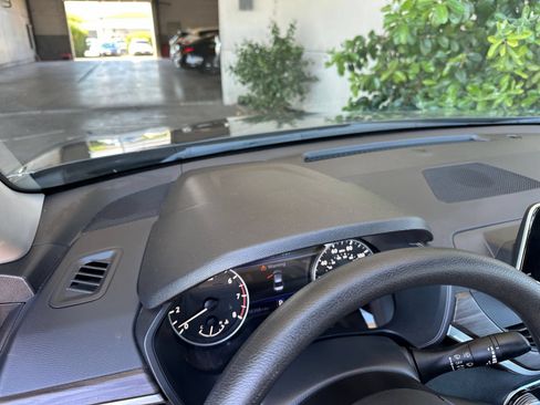 Used 2025 Nissan Altima 2.5 SV FWD image 35