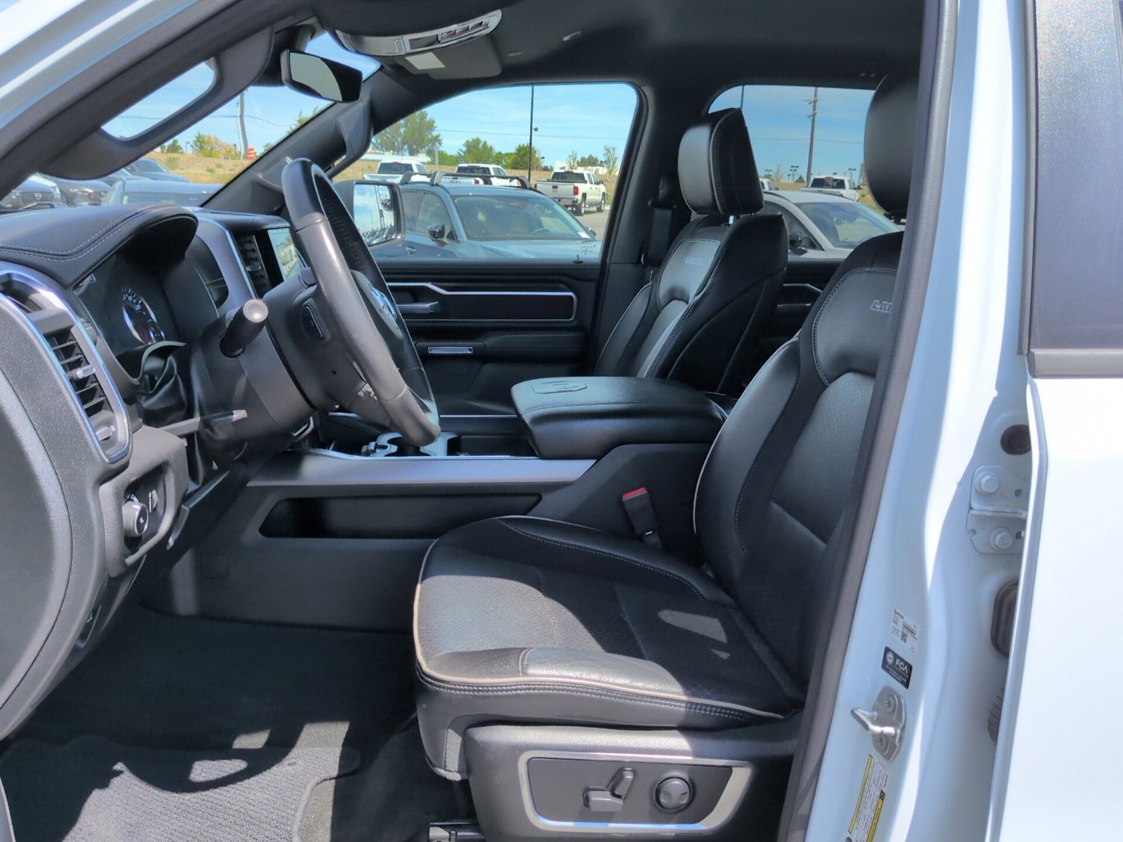 Used 2024 RAM 1500 Laramie AWD/4WD image 9