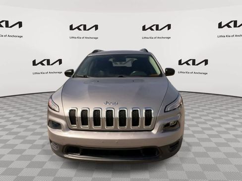 Used 2016 Jeep Cherokee Sport w/ Cold Weather Group AWD/4WD image 4