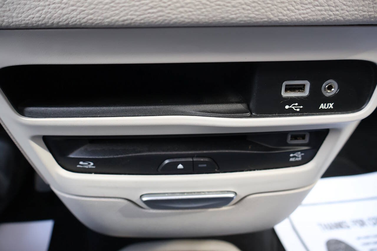 Used 2018 Chrysler Pacifica Limited FWD image 34