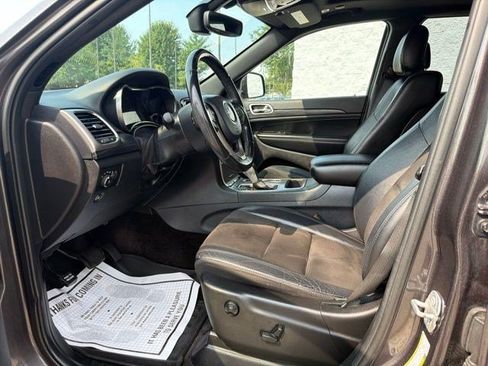 Used 2019 Jeep Grand Cherokee Altitude AWD/4WD image 13