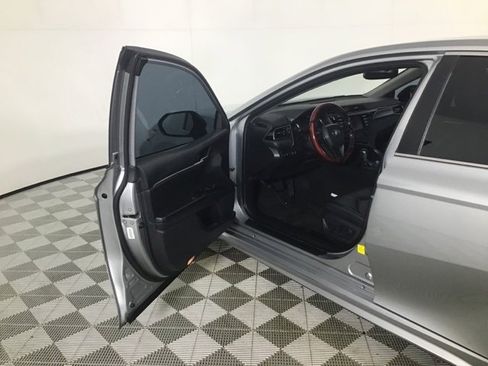 Used 2019 Toyota Camry SE w/ Convenience Package image 9