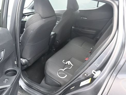 Used 2018 Toyota C-HR XLE FWD image 14