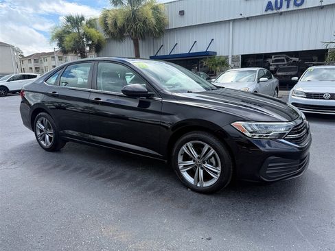 Used 2022 Volkswagen Jetta SE FWD image 2