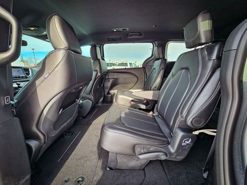 New 2026 Chrysler Pacifica Select image 32
