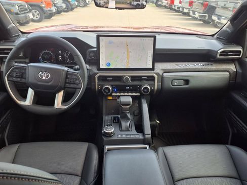 Used 2025 Toyota Tacoma Limited AWD/4WD image 10