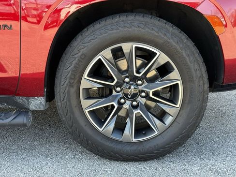 Used 2023 Chevrolet Suburban Z71 w/ Z71 Off-Road Package image 54