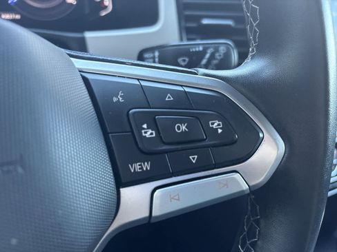 Used 2022 Volkswagen Atlas Cross Sport SE image 38