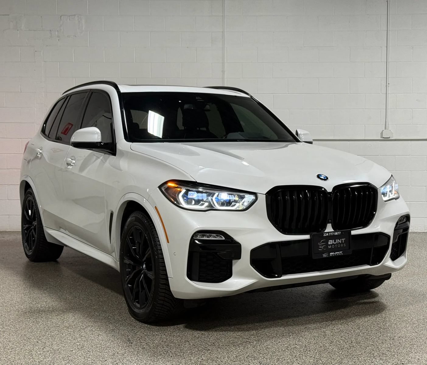 Used 2021 BMW X5 xDrive45e w/ M Sport Package AWD/4WD image 4