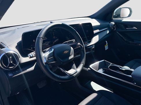 Used 2025 Chevrolet Equinox LT image 9