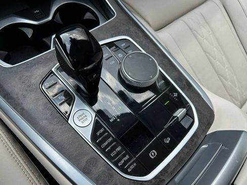 Used 2022 BMW X7 xDrive40i w/ Premium Package AWD/4WD image 38