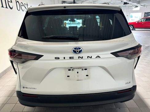 Used 2025 Toyota Sienna XLE AWD/4WD image 5