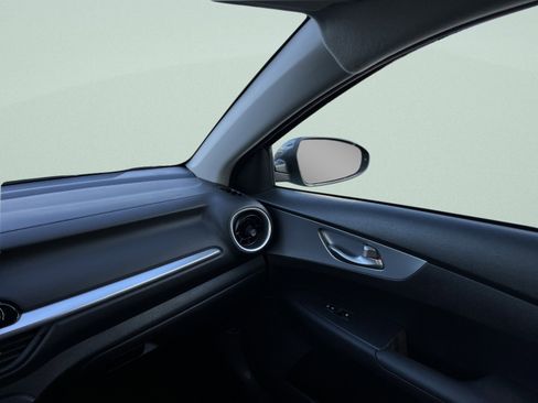 Used 2023 Kia Forte LXS image 29