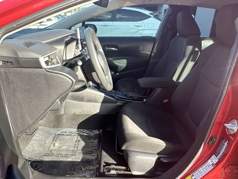 Used 2020 Toyota Corolla LE FWD image 3