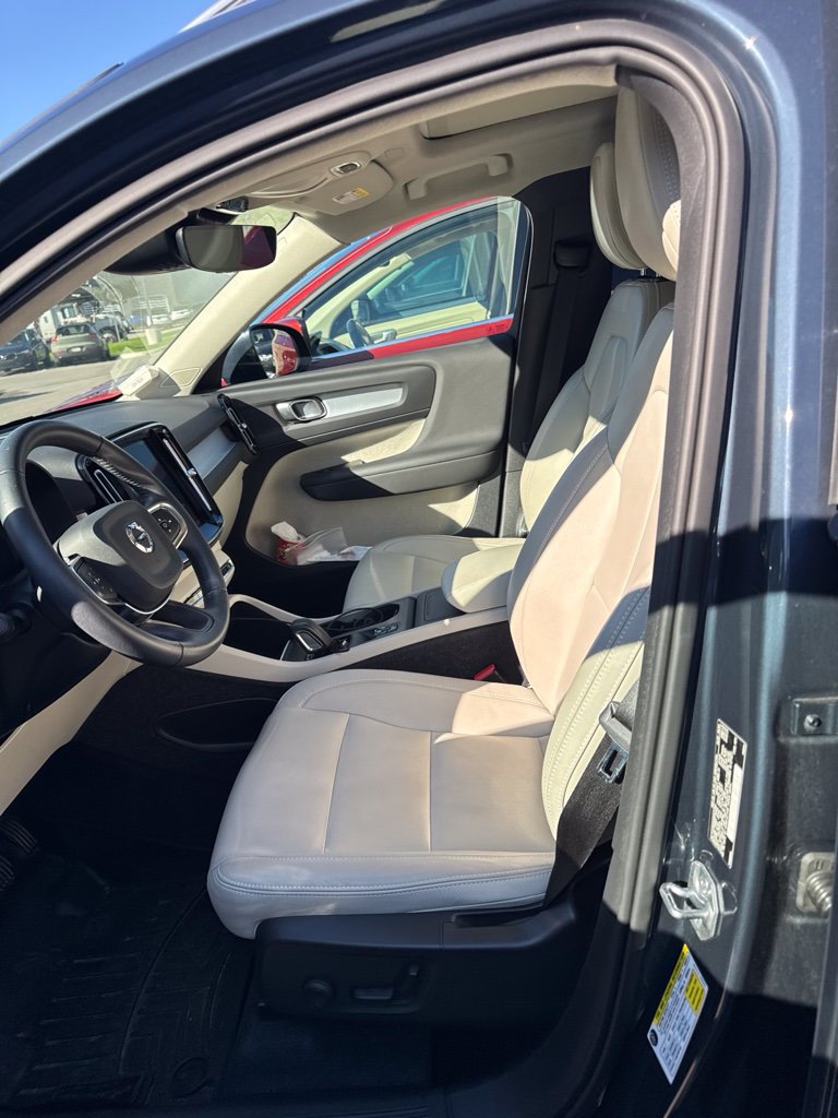 Used 2021 Volvo XC40 T5 Momentum w/ Protection Package AWD/4WD image 10