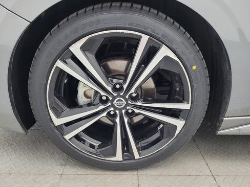 Used 2023 Nissan Sentra SR w/ Trunk Package FWD image 31