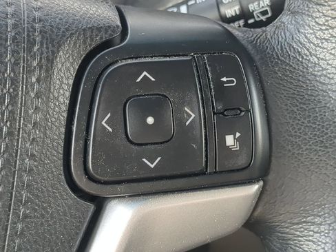 Used 2017 Toyota Sienna Limited image 27