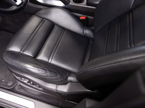 Certified 2023 Porsche Cayenne Turbo S AWD/4WD image 22
