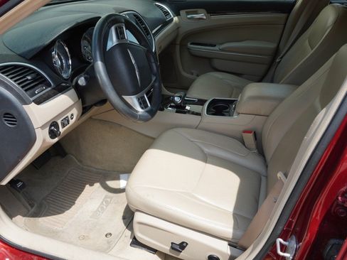 Used 2014 Chrysler 300 w/ Driver Convenience Group RWD image 7
