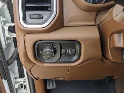 Used 2022 RAM 3500 Laramie image 32