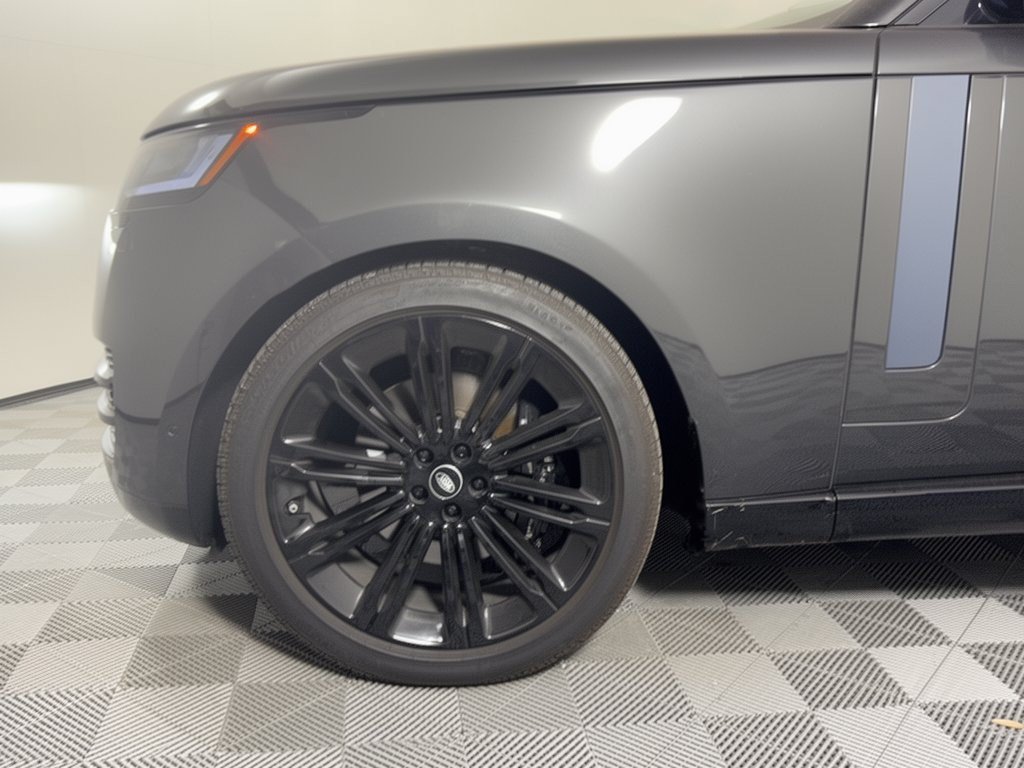 Used 2025 Land Rover Range Rover Long Wheelbase SE AWD/4WD image 13
