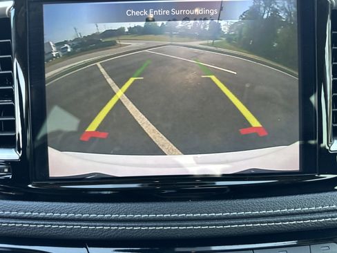 Used 2024 Chrysler Pacifica Touring-L image 29