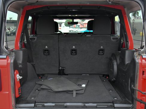 Used 2023 Jeep Wrangler Unlimited Rubicon image 39