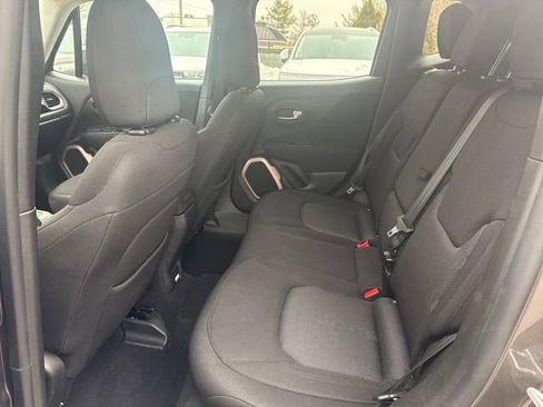 Used 2017 Jeep Renegade Latitude w/ Popular Equipment Group image 25