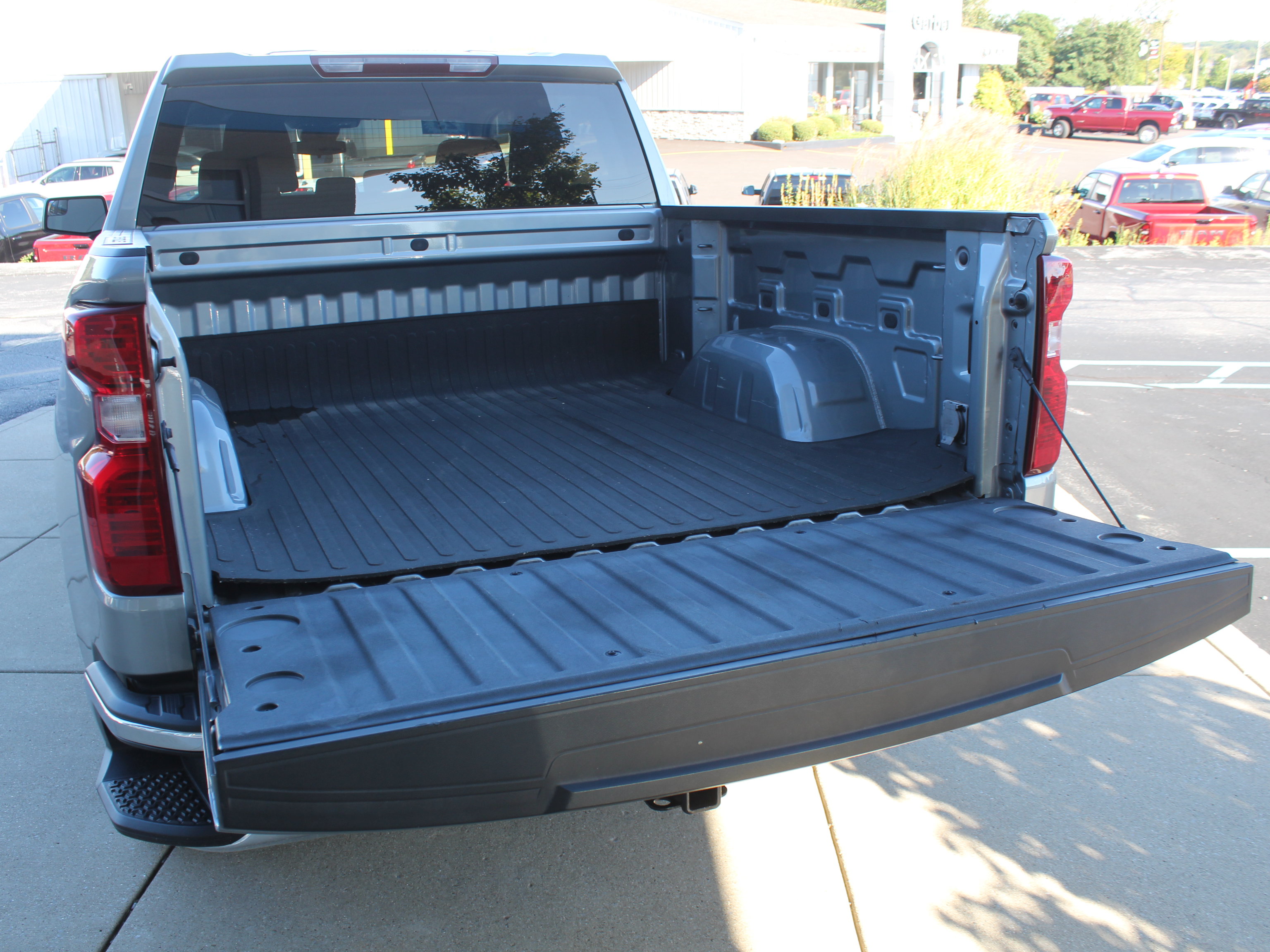 Used 2023 Chevrolet Silverado 1500 LT AWD/4WD image 27