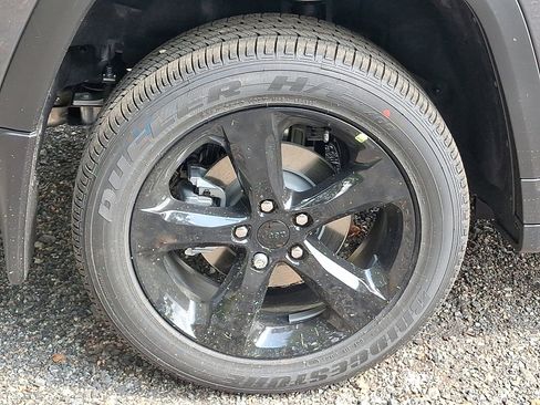 New 2025 Jeep Grand Cherokee Altitude image 5