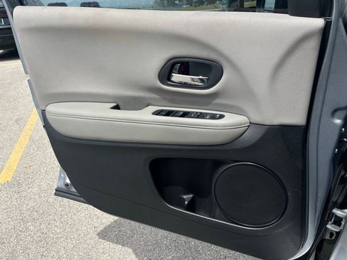 Used 2017 Honda HR-V LX image 23