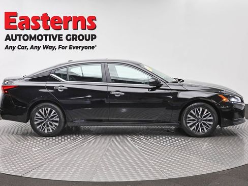 Used 2024 Nissan Altima 2.5 SV w/ SV Premium Package FWD image 4
