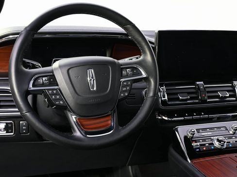 Certified 2023 Lincoln Navigator Reserve w/ Equipment Group 201A image 12