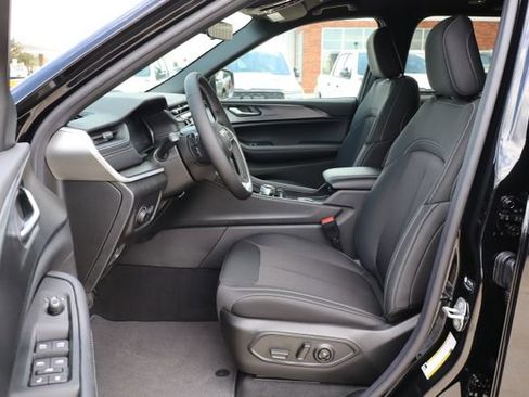 New 2026 Jeep Grand Cherokee Laredo AWD/4WD image 9