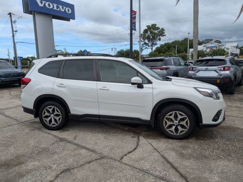 Used 2023 Subaru Forester Premium AWD/4WD image 4