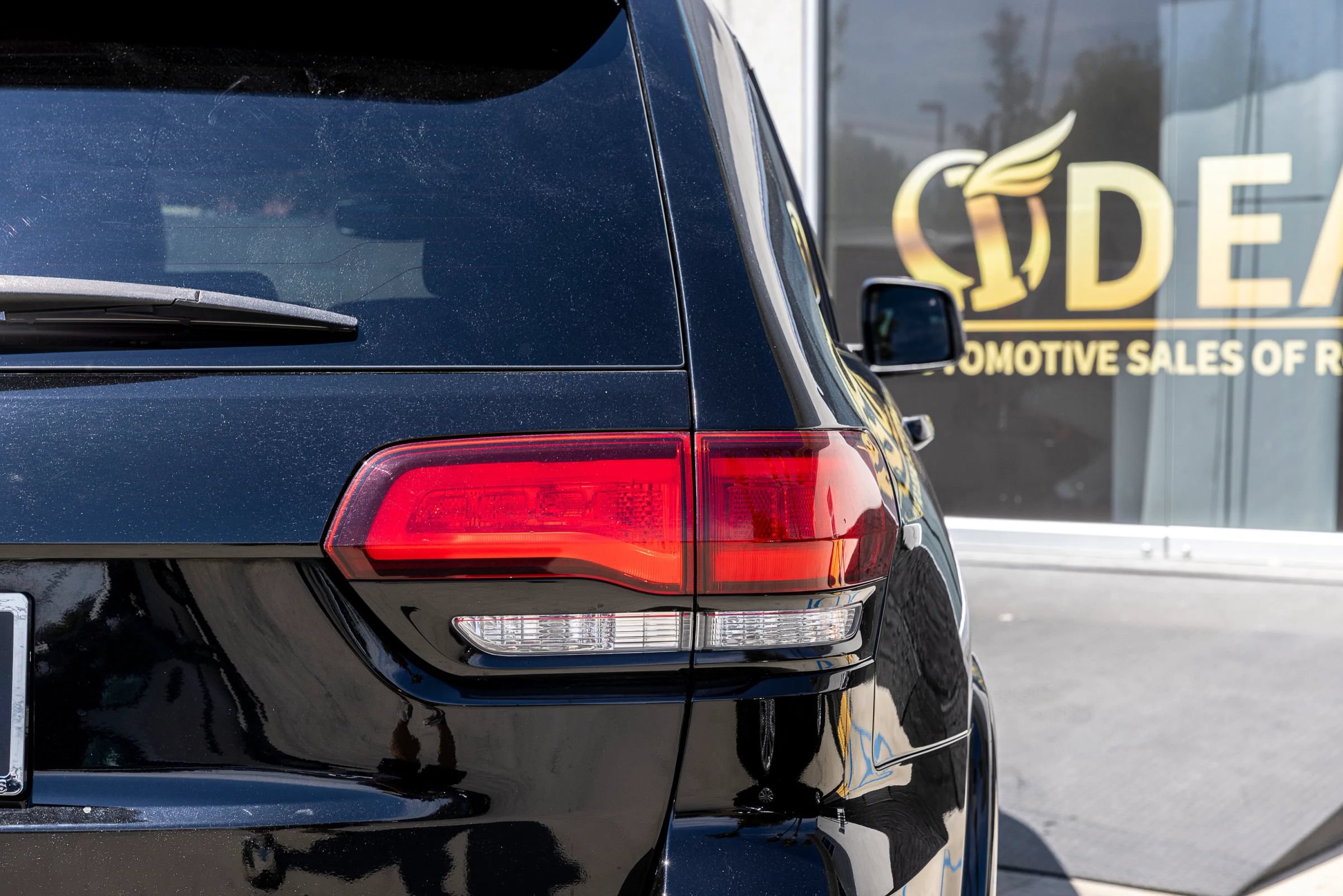 Used 2020 Jeep Grand Cherokee Altitude AWD/4WD image 14